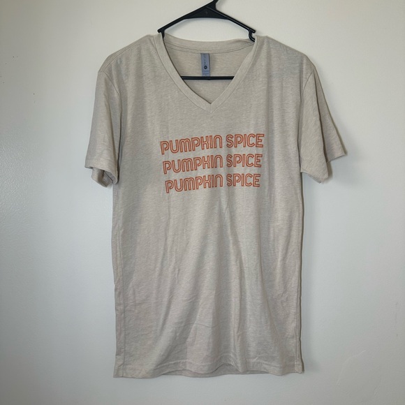 Tops - ⚫️Cream V-Neck‎ T-Shirt with Pumpkin Spice Print